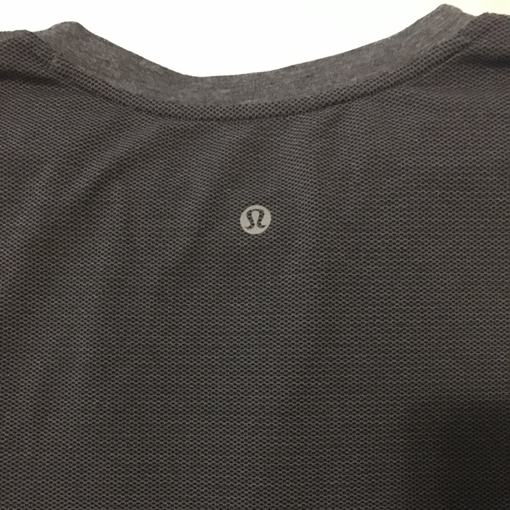 Men’s large lululemon workout shirt